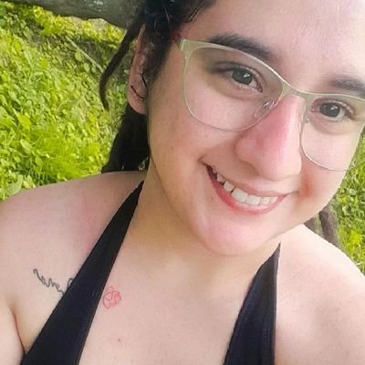 Vivir con fuerza locura y libertad!/
estudiante de HISTORIA/
Enamorada de la vida! /
RASTA FELIZ.