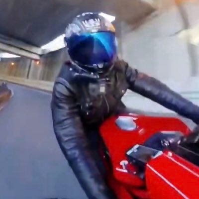 リターンライダーです。 749sに乗ってます。