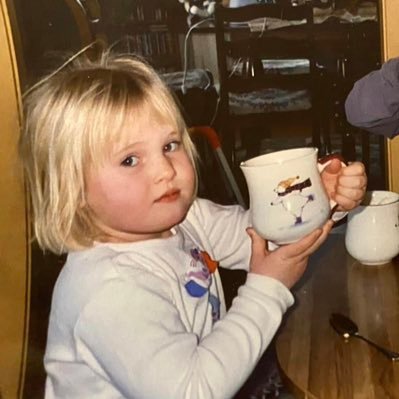 MadiCarlsonE's profile picture. GAC '20 she/her