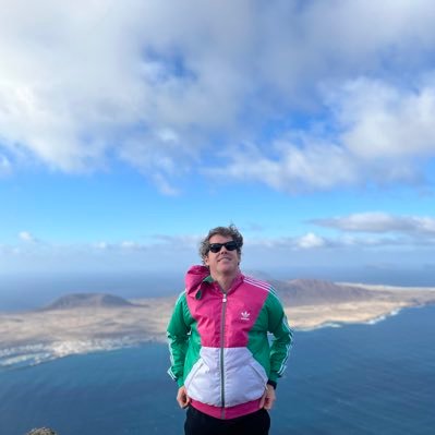 SteveSastre's profile picture. Emprendedor. El partido termina cuando yo lo digo.