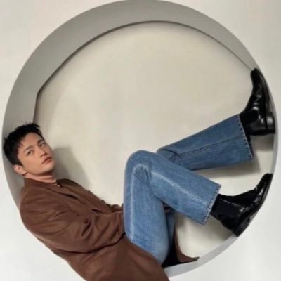 ソイングクさん·͜·あらららら連呼するグクや疲れてゴロンしながら歌うグクや照れながらもすぐにファンサしてくれるとこが大好きᥫᩣ 👉🫶フォローリムご自由に𖤐