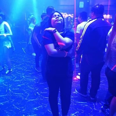 lukr3sh4_95's profile picture. Anime binge-watcher.
Food lover.