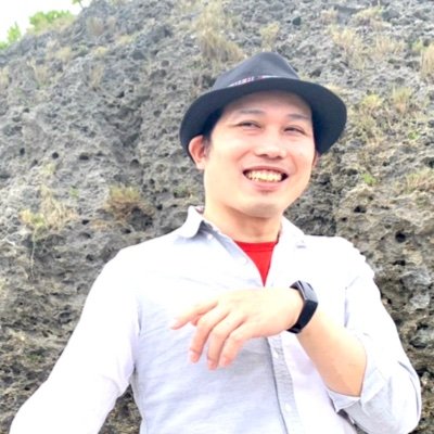 大阪を拠点に活動中の音楽人。心身ともに揺さぶる音楽を大切に・作詞・作曲・編曲もこなすグルーブポップスの体現者。
シンガーソングライターで日本全国での出演を中心に、音楽講師(ボーカル・ボイトレ及び作曲・ハーモナイズ)や楽曲制作の仕事も。
人生を楽しむためのメッセンジャーとして、自分が出来る事を少しずつ進めます。