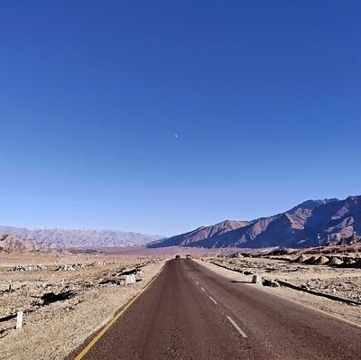 blaackbeee's profile picture. Building life.