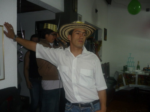 hombre 33 años mecanico industrial soltero me encanta el arte la cocina y todo lo que se pueda realizar con las manos mas manualidades y mushas mas cosas...