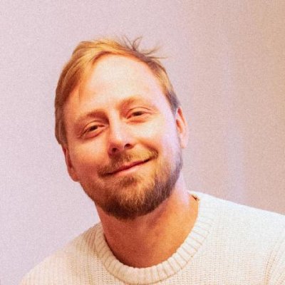 chrisheyntweets's profile picture. 