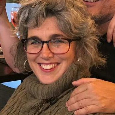 AnaRoger's profile picture. En la mochila: libros,ábaco y cámara.