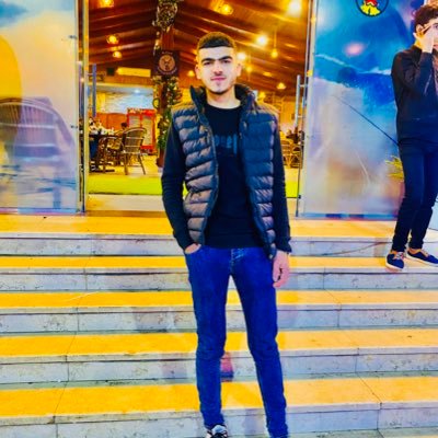 — الكرآمهْ كَنز ماٌ بيجمعهاا آلرخيصْ. والرجولهٌ نعمهٌ محرمههَ علي الهاملّ..