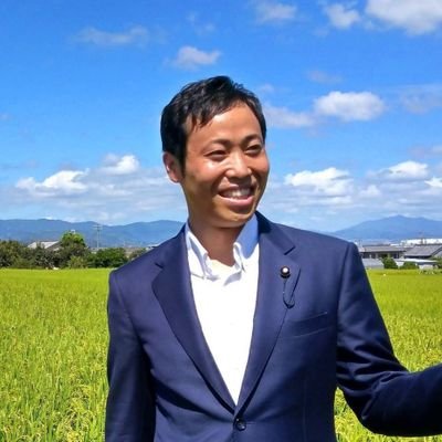 京都府議会議員（自民党所属）。不十分なインフラ整備・地方衰退・安全保障弱体化・科学技術凋落・少子化・貧困化・文化衰退など、今や私達の身の周りにあるほぼ全ての問題は、国家観の喪失や間違った貨幣観による「緊縮財政」によって人為的に引き起こされている。だから変えることができるし、変えなければならない、一刻も早く。