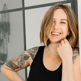 elyseholladay's profile picture. 