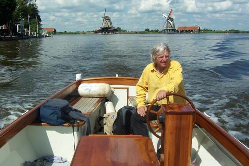 Installé depuis 1995 au bord du Canal du Midi ,
Son expérience vous guidera depuis la conception de votre bateau  jusqu’à votre première croisière