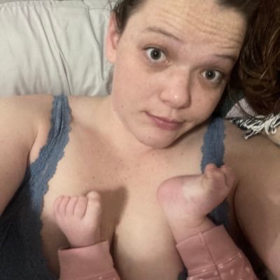 Ellieloveskeals's profile picture. Your friendly neighborhood shitshow!