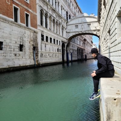 MadrigalDiaz18's profile picture. Just over here having an allergic reaction to everyday life.