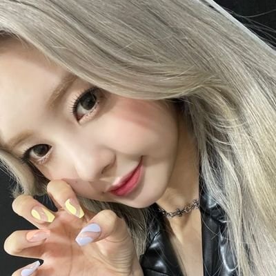 she/her

 dayeon ♡🪐

nctzen/main acc : @flwrjeno