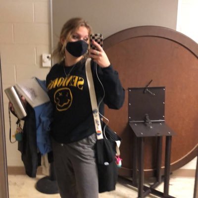 alissae_23's profile picture. she/they  pfp by: itslillyillistrates