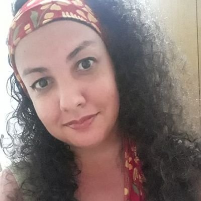 Futura jornalista. Adora rir de si mesma. De boas. No mais, nunca foi santa.