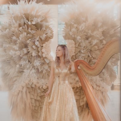 Harpist, composer, arranger, vocalist, conductor, songwriter, lover of books and cats. She/Her https://t.co/cMukcGUChr