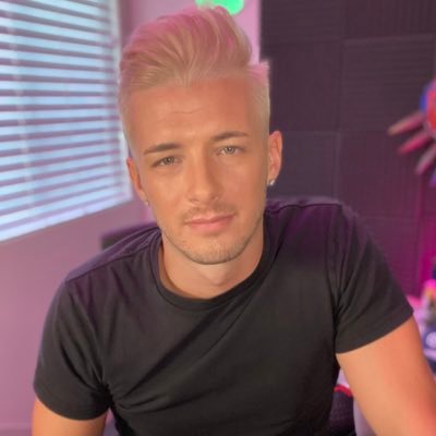 badgerocity's profile picture. I sexually identify as a game man.