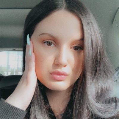 alihugginss's profile picture. 