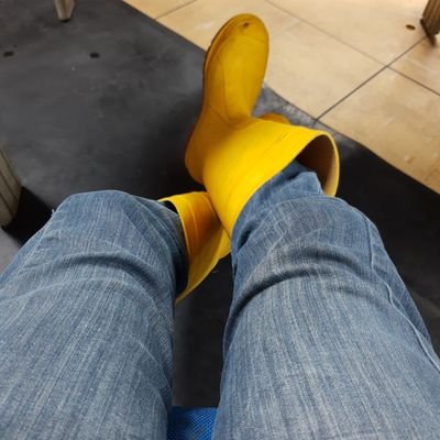 Saturno56's profile picture. Makoto,
Notívago,
Ávido por conhecimento,
Agnóstico,
Engenheiro Mecânico,
Trabalhando para ser um humano melhor, 
más preferindo trabalhar com maquinas.