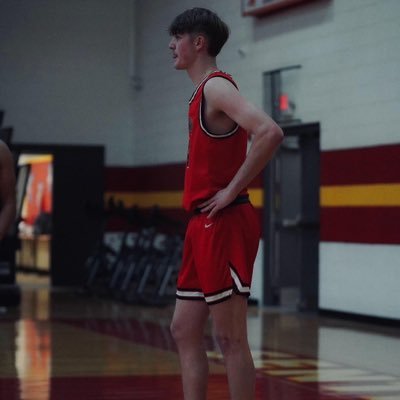 6’7, 6’10 wingspan, college sophomore, 2 year’s eligibility, 3.3 GPA, highlight tape: https://t.co/6yEqGl0vCB