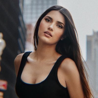 H U M A N ____ I'm an actress sometimes | @Telemundo
