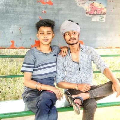 औकात नहीं हैं, आँख से आँख मिलाने की,
और बात करते हैं #Hamara नाम👑 मिटाने की।