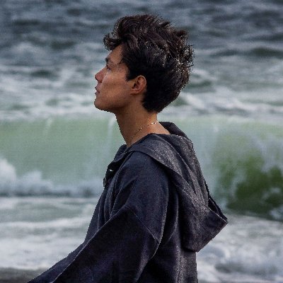 Artist, teacher and creator of Extraterrestrial Globetrotters.
Join Discord!
https://t.co/7TZLPgkuWV