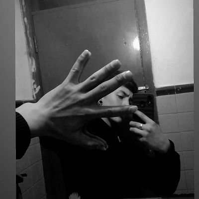 CamiloJhofry's profile picture. Let's talk a little bit you think?! 🤷‍♂️