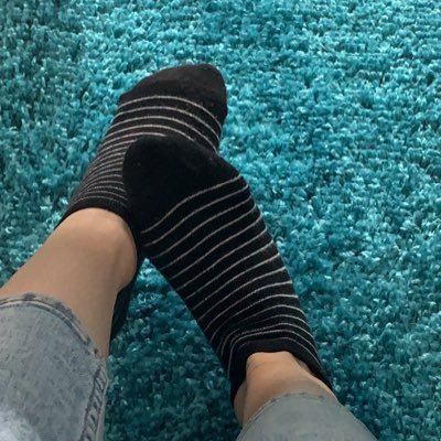 Heyy I sell feet pics - Size 7 - No nudes - Only feet -USE PAYPAL and dm me ;)
