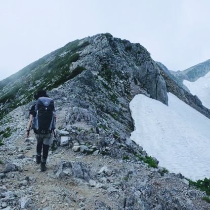 山のことなど。静かな稜線が好きです。夏は北アルプスや東北の山に行きたい。夢は飯豊縦走。行きたい山だらけです│ときどき編み物│ラジオも好き