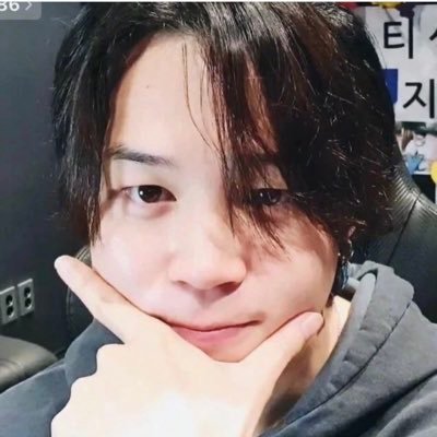 JIMINちゃん大好き💜なオルペン!21.12.6にInstaきっかけ国連の''PTD''の華麗なる階段jumpで沼落確定💛私も第二章幕開🚪仕事を自分ペースでバンタンに会えるように辞めたよ👋少しでも力になりたくて投票垢もつくったよ(@suumin826)