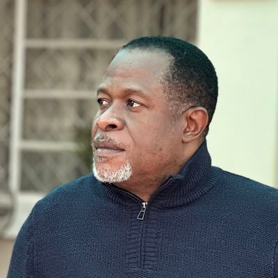● Chrétien pratiquant ●Acteur politique ●Ministre Prov. honoraire Budget&Plan/ Haut-Katanga ● Écrivain ●Père de 4 enfants adultes