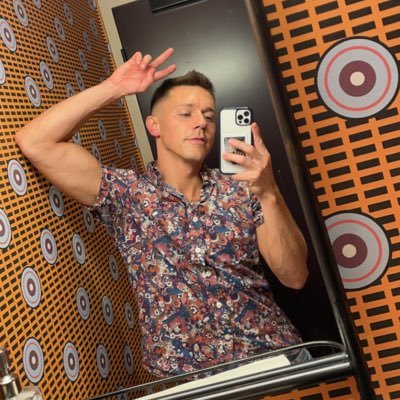 DAM_right's profile picture. 