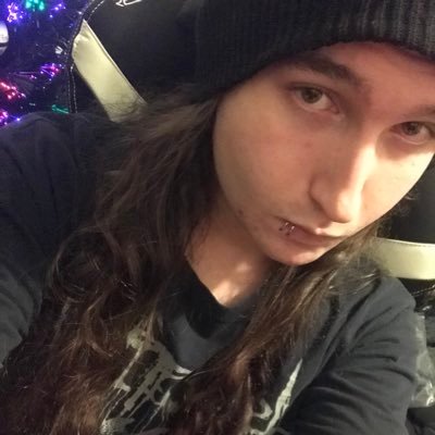 23 | @TwitchAffiliate | gaming 🎮 | metalhead | Vocalist | Just being me  https://t.co/jsM4rzOmSP…