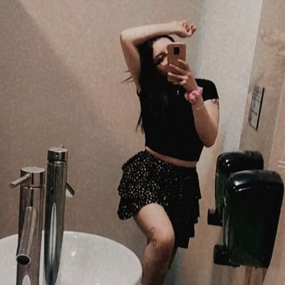| Bailarina frustrada, comunicóloga y friki de clóset . | Si no somos hoy, ¿entonces cuándo? ✨