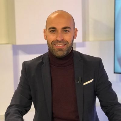 Periodista, publicista y Máster en Comunicación Móvil y Digital. Investigo en @UMU.
Disfruto en @antena3com.
Antes @laSextaTV @La1_tve @TVMurciana @RadioMARCA