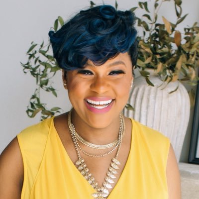 Blue-haired Boy Mama. Coach’s Wife. Growth Strategist helping vision-led individuals + founders grow their revenue and impact. Giving back with @diversifyretail
