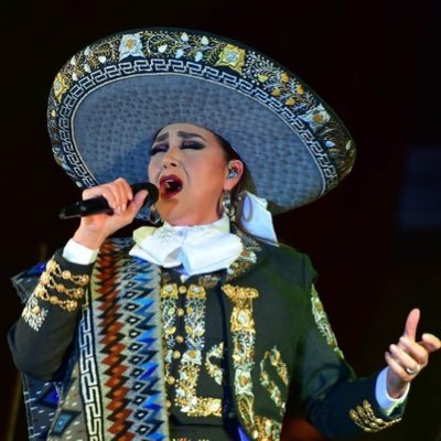 Club de Fans Oficial de la Reina de la Música Mexicana @AidaCuevas 👑🎤La amamos con todo nuestro❤️ Nuevo Disco 📀#AntologiaDeLaMúsicaRancheraVol2