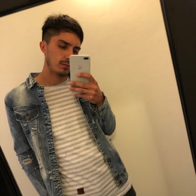 sebassbonifacin's profile picture. No te rindas/ Que la vida es eso/ Continuar el viaje/ Perseguir tus sueños/ Destrabar el tiempo/ Correr los escombros/ Y destapar el cielo .