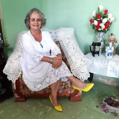 Abuela cubana orgullosa de mi país, seguidora de los ideales y principios de nuestro invicto Comandante en Jefe.