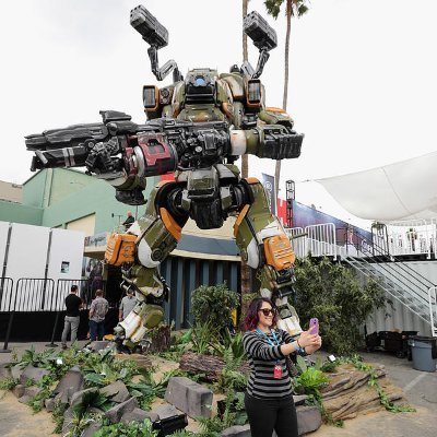 🌌🌻🌺🌵🐝
I like the robots monsters and aliens👽💜🤖
I play games sometimes 🕹
I touch computer for money 👩💻