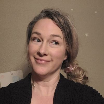 artist, mom, catmom, Halloween enthusiast 🎃 stay positive ☕ ♥ 🍷