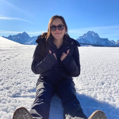 jenniferlouie27's profile picture. hockey | marketing | pups 🐾