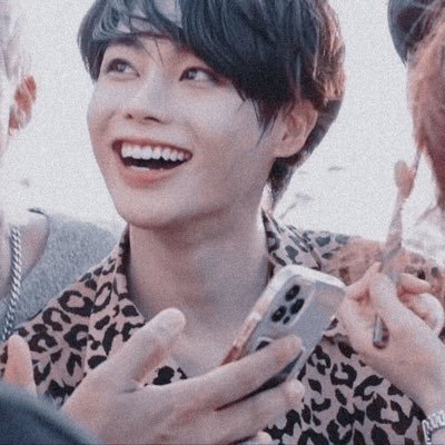 “𝙄 𝙥𝙧𝙤𝙢𝙞𝙨𝙚 𝙄’𝙡𝙡 𝙙𝙚𝙗𝙪𝙩. 𝙋𝙡𝙚𝙖𝙨𝙚 𝙬𝙖𝙞𝙩” • 𓄼 @idongminxlin ›