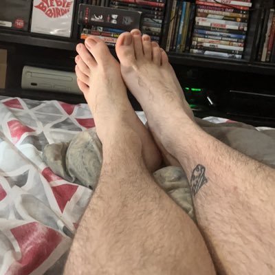 🦶 27 year old gay male in Long Island, NY. 5’9. 11 1/2🦶Feel free time DM me if interested in buying custom pics and vids! (Venmo or PayPal)