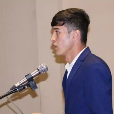 من رازی را پنهان نکرده ام
قلبم کتابی است…
که خواندنش برای تو آسان است.
من همواره تاریخِ قلبم را می نگارم
از روزی که در آن به تو عاشق شدم!