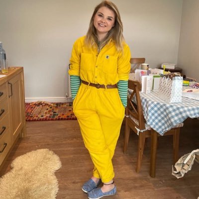 Harriet_Berry_'s profile picture. Medical school graduate turned university lecturer | Bipolar | Lipoedema | mental health awareness. They/them