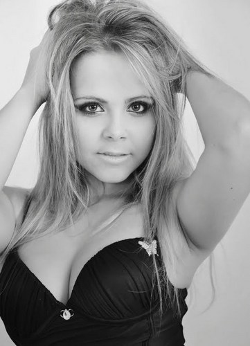 JoanaStecanell1's profile picture. editar Não ligo que me olhem da cabeça aos pés..porque nunca farão minha cabeça e nunca chegarão aos meus pés