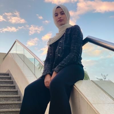 يكفي في هذه الدنيا أن يتذكرك أحدهم في مكان ما من العالم ثم يبتسم لطيفك الغائب، يكفي أن تكون طيباً في ذاكرة أحدهم.